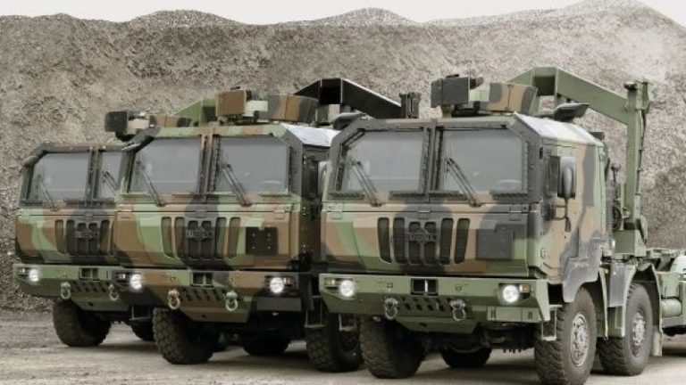 De ce britanicii trimit vehicule militare în România?