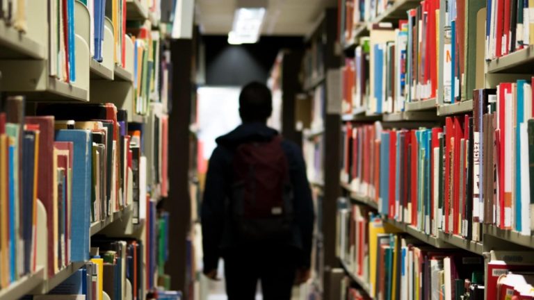 Profilul studentului de anul I: tânăr mediocru, ignorant, fără aspirații.