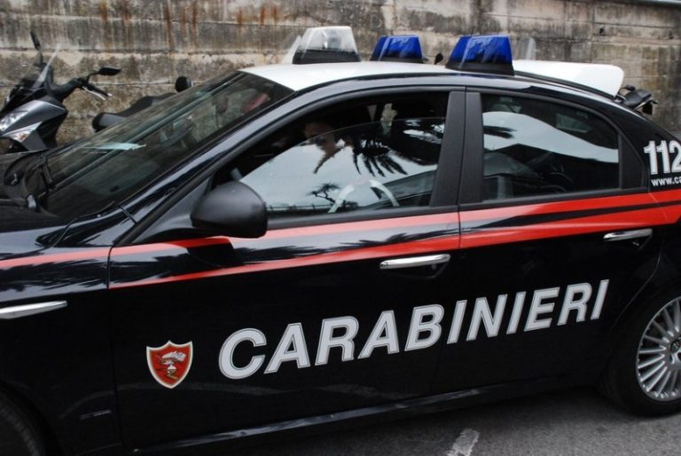 Româncă de 39 de ani, înjunghiată de soț în parcarea unui supermarket din Bergamo.