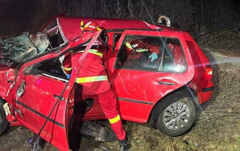 Tragedie în Alba. Tânăr de 18 ani decedat după răsturnarea mașinii.
