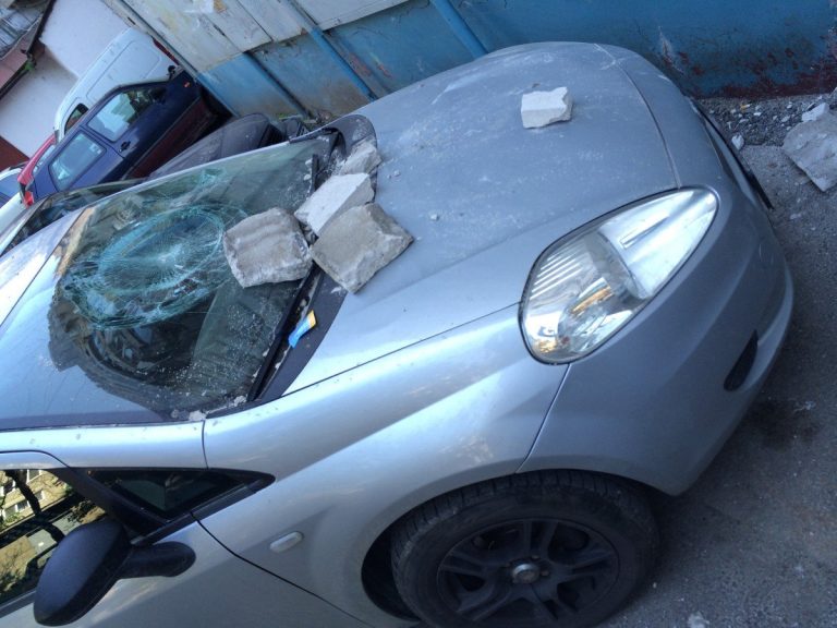 Al cui este pervazul? Locatar din Iași, chemat în judecată.