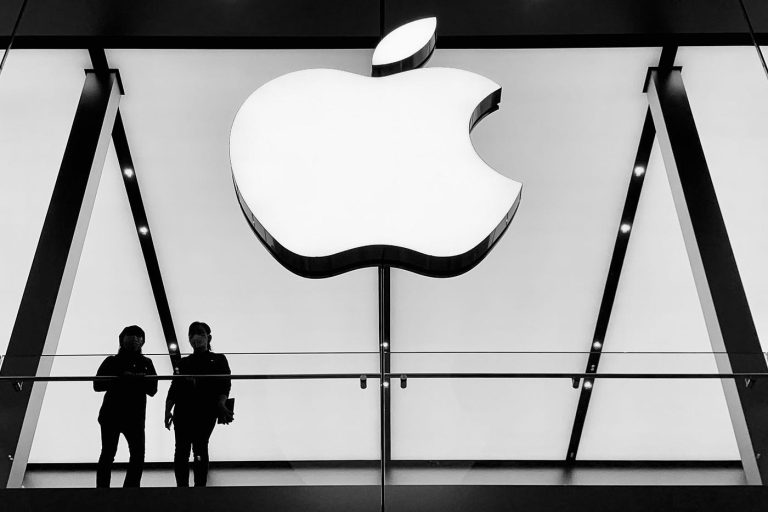 Apple lansează primul cip modem personalizat, reducând dependența de Qualcomm