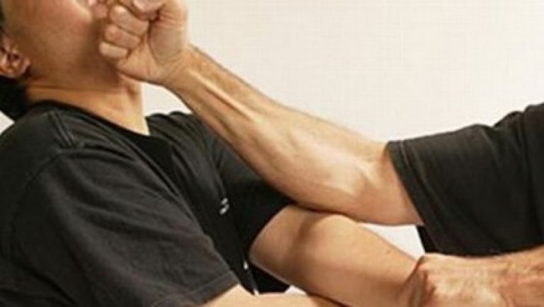 „Ce, te-a sunat curva?” Șase ani de închisoare după o bătaie între colegi la serviciu