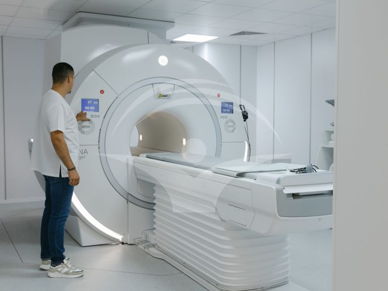 Medicover Iași introduce investigații RMN cu Inteligență Artificială.