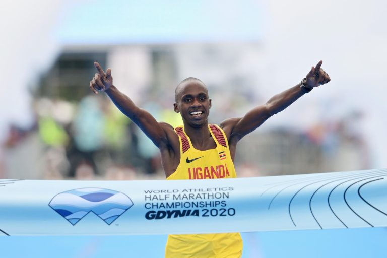 Record mondial la semimaraton îmbunătățit de Jacob Kiplimo