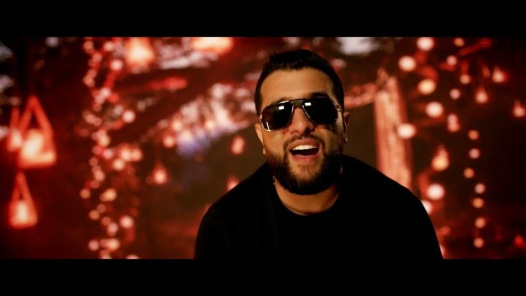 Sibiu – Sute de liceeni l-au ovaționat pe Tzancă Uraganu la un bal, unde manelistul a făcut playback.