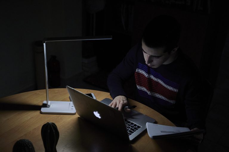 Angajați guvernamentali din SUA, concediați noaptea prin email