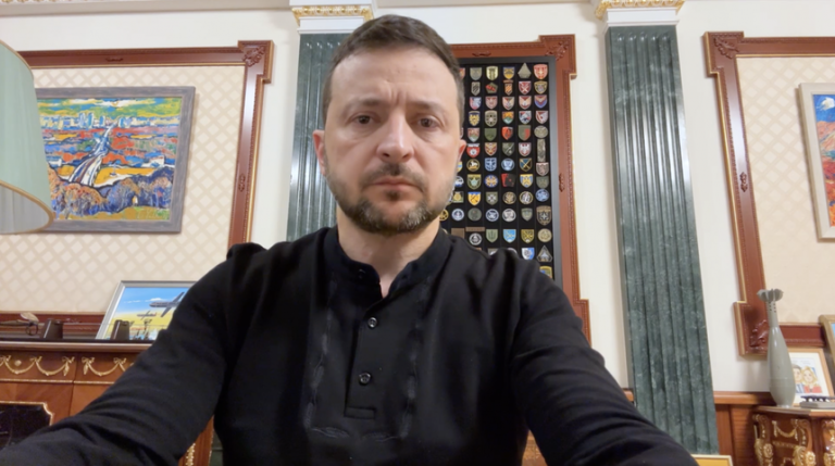 Armata ucraineană nu e încercuită la Kursk, spune Zelenski.