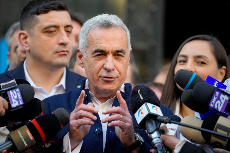 Călin Georgescu către susținători: Înainte de zori, e întuneric și frig.