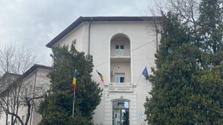 Caz neobișnuit – Profesoară atacată de elev la oră în Iași.