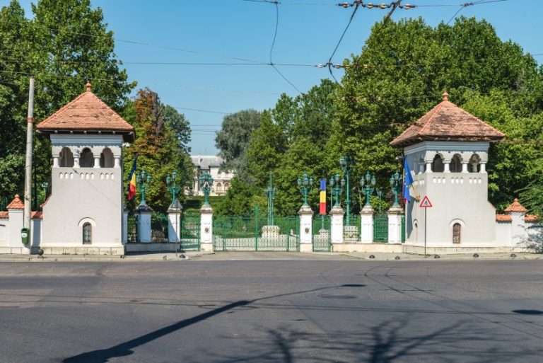 De ce doarme Ilie Bolojan la Cotroceni, nu în vilă?