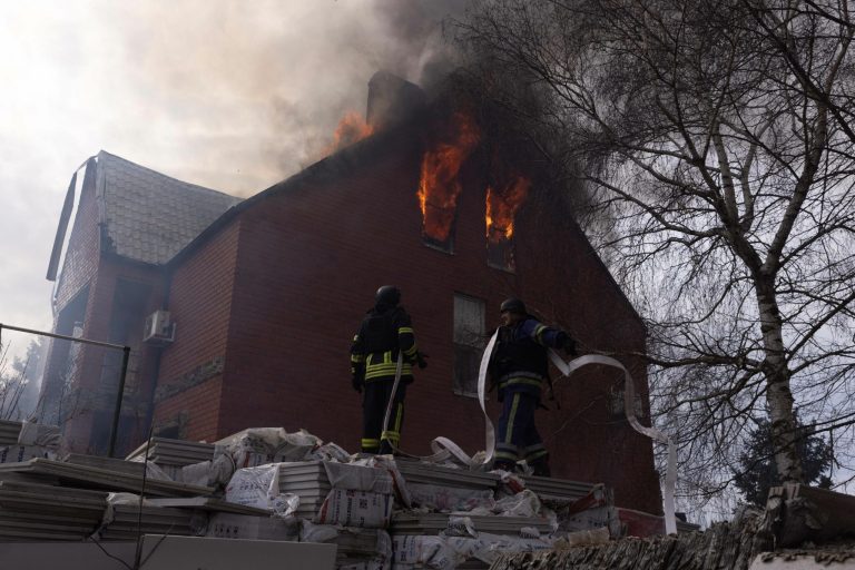 Dronele rusești provoacă incendii în Harkov, mulți răniți.