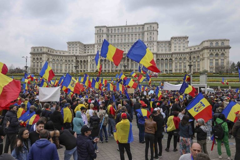 Fiasco total? Doar câteva sute s-au strâns pentru „la mulți ani” lui Călin Georgescu