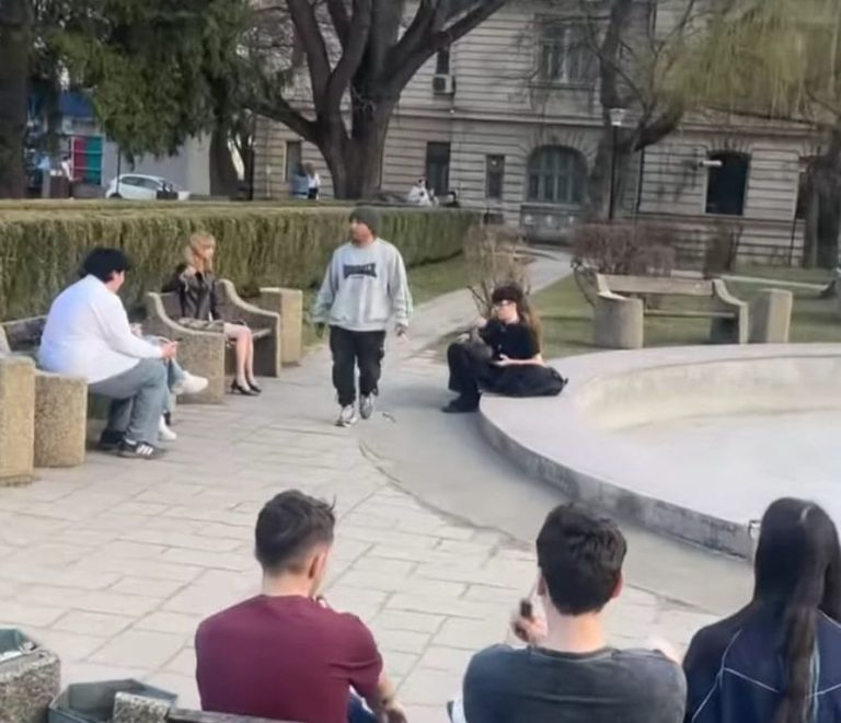 Individul plimbându-se cu maceta prin Copou a ajuns la Socola.
