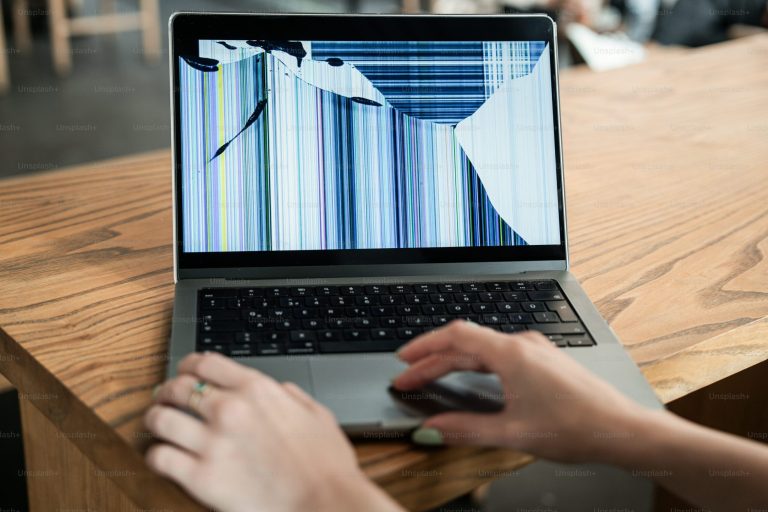 Proces lung la Drumuri Iași, din cauza unui laptop vechi.