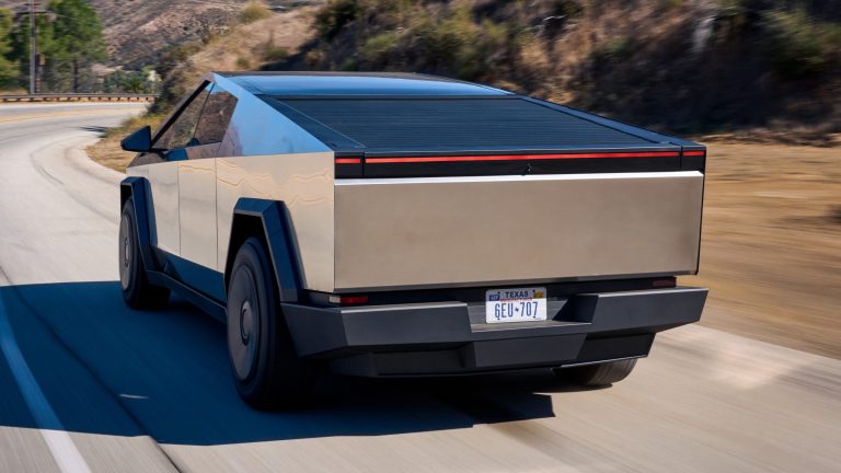 Tesla recheamă aproape toate modelele Cybertruck din SUA.