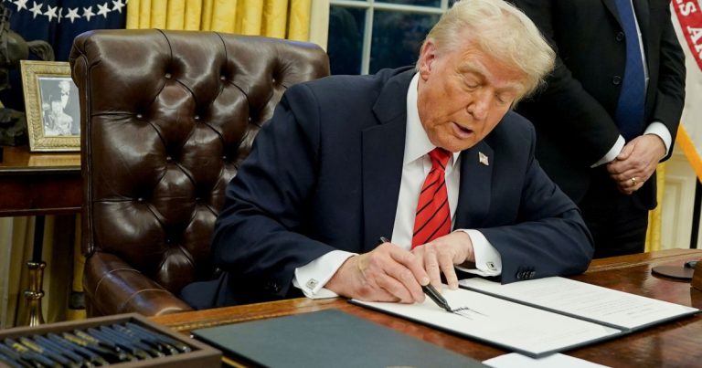 Trump a semnat un decret pentru limba engleză oficială.
