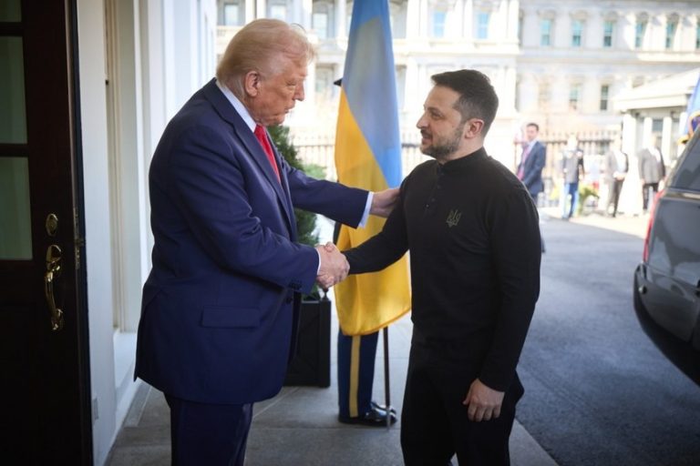 Un fost oficial britanic susține că Zelenski a fost „păcălit” de echipa Casei Albe.