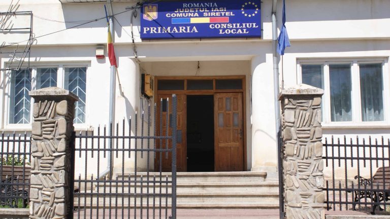 Vărul primarului e consilier personal și a distrus instituția.