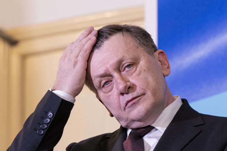 Antonescu: Politica nu e birocrație, ci energie, credință, decizie