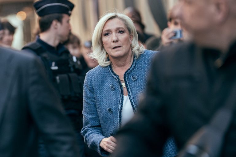 Cine o va înlocui pe Marine Le Pen? Bardella luptă alături de ea.