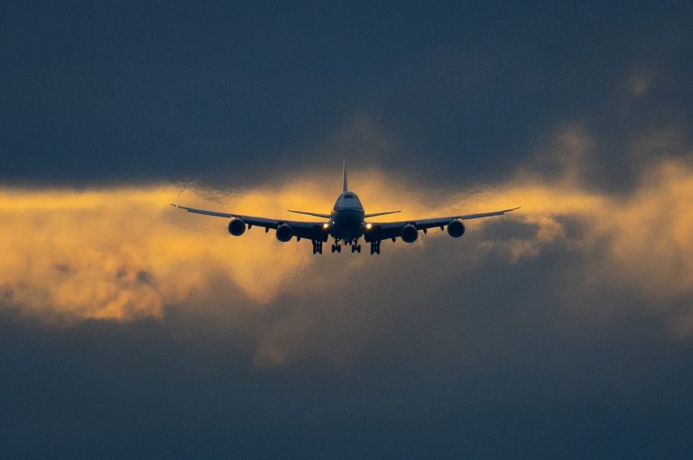 Iranul redeschide parțial spațiul aerian după conflict