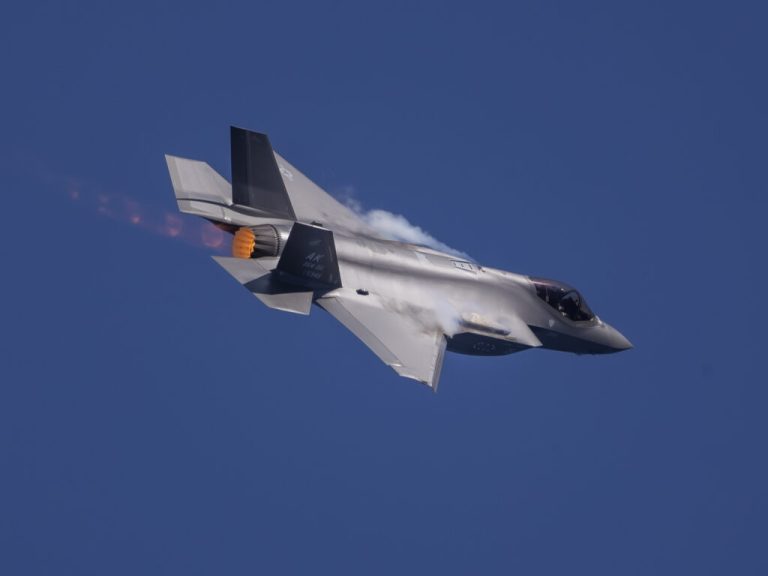 Mai multe avioane americane au decolat din Marea Britanie