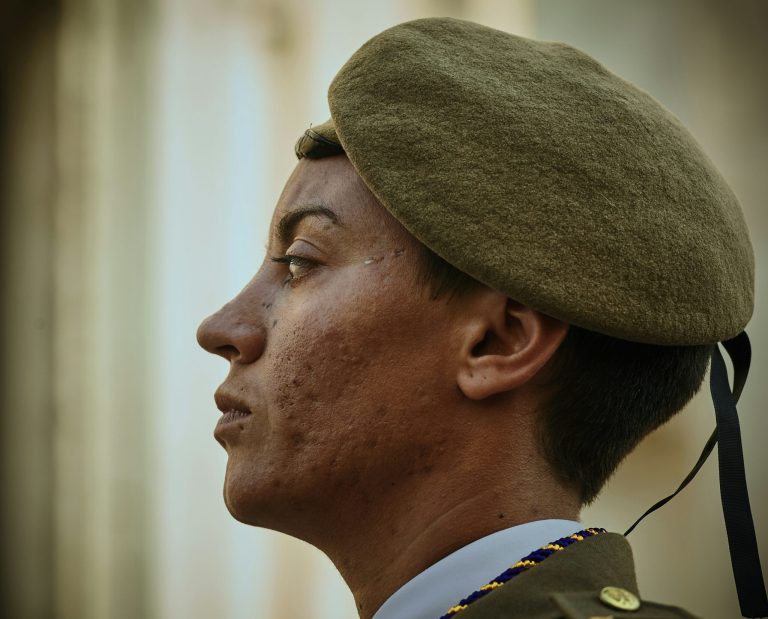 O țară nordică recrutează femei în armată din cauza Rusiei