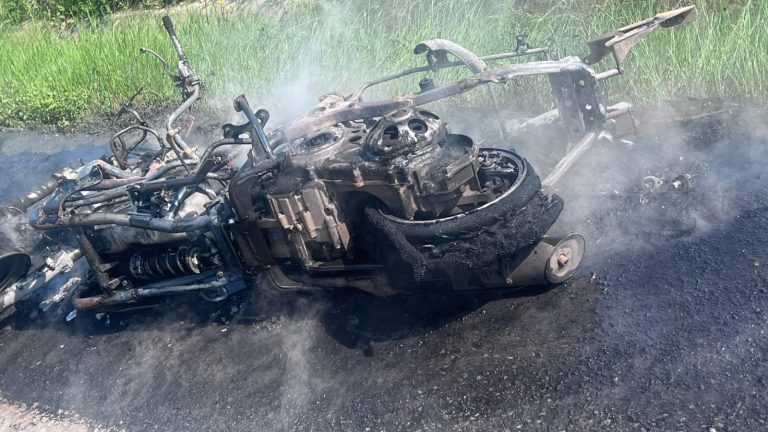 Răzbunare oarbă la Iași: a ars o motocicletă străină