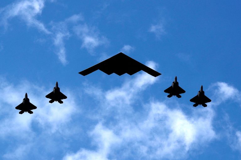 SUA desfășoară bombardiere B-2 în Guam din cauza tensiunilor în Orientul Mijlociu