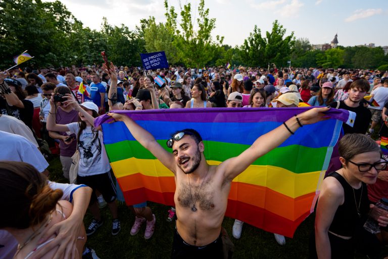 Zeci de mii de oameni așteptați la marșul Gay Pride din Budapesta