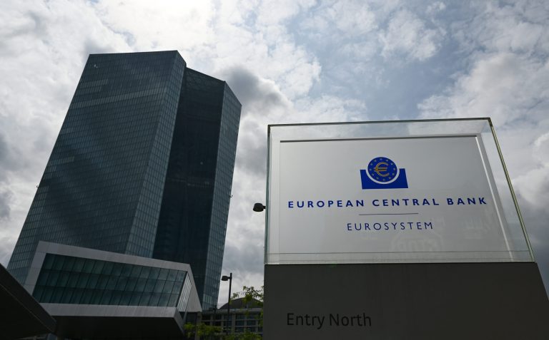 BCE limitează creșterea euro pentru a proteja economia europeană