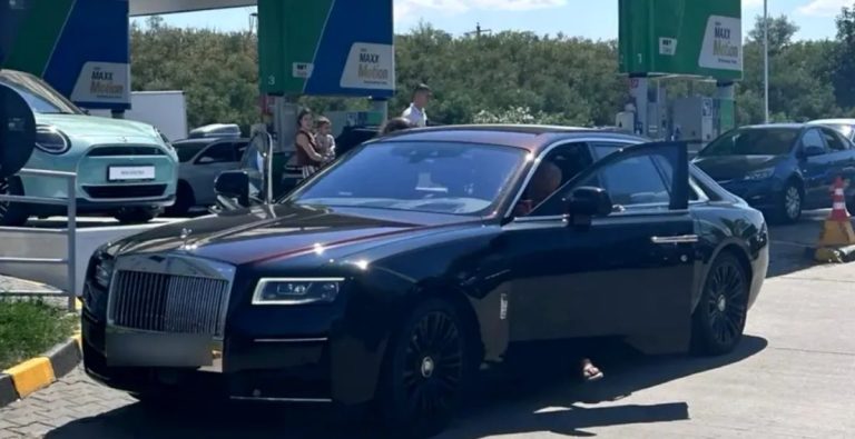 Cum a fost surprins Gigi Becali într-o benzinărie?
