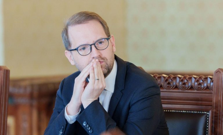Dominic Fritz: „Acest teatru politic face parte din democrație”