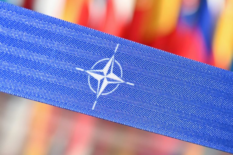 General american îndeamnă NATO la rachete lungi anti-Rusia.