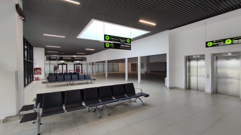 Încă 450 de locuri pentru pasageri la aeroport