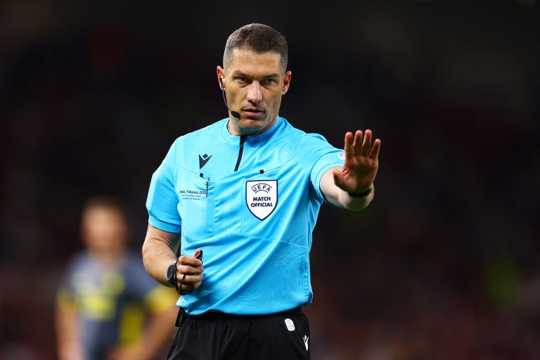 Istvan Kovacs va arbitra Fenerbahce – Feyenoord, LC