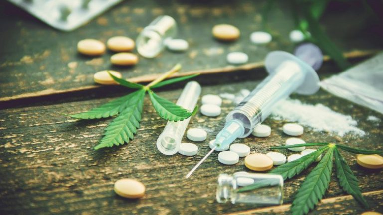 Medic toxicolog: Tineri consumă amfetamine și energizante excesiv