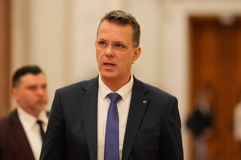 Moșteanu: Politicienii au generat inechități la pensii.