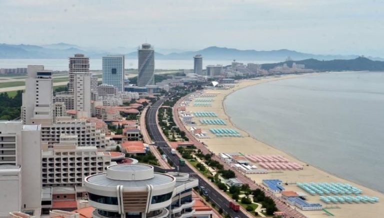 O stațiune nord-coreeană în stil Benidorm primește turiști ruși