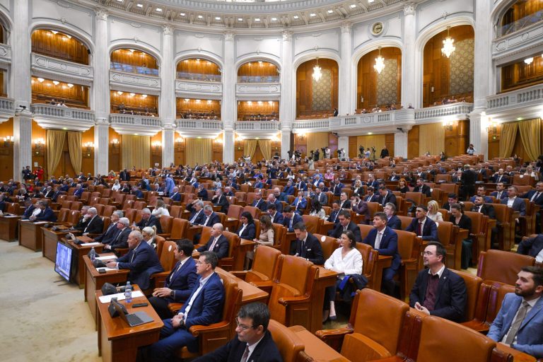 Parlamentarii, propuși la mobilizare în caz de război. Fost președinte CCR: „E neconstituțional”