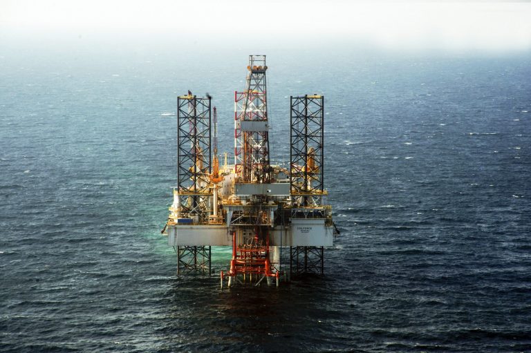 Prins între petrolul rusesc și sancțiunile UE
