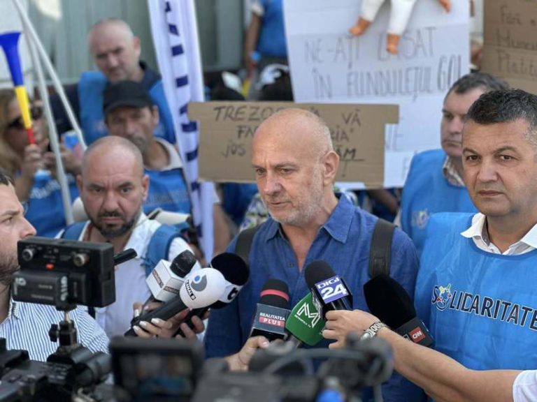 Protest al sindicaliștilor de la Apele Române la Ministerul Mediului