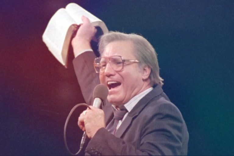 Televangelistul Jimmy Swaggart, mort după scandaluri de prostituție