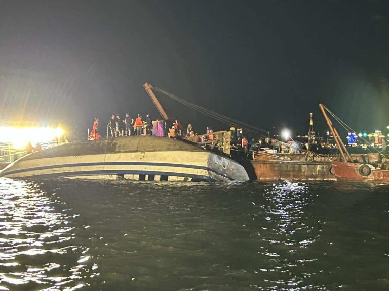 Vietnam: Patru persoane dispărute, căutate după răsturnarea unui vas