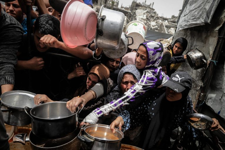 Armata israeliană se pregătește pentru mutarea palestinienilor în sudul Gazei
