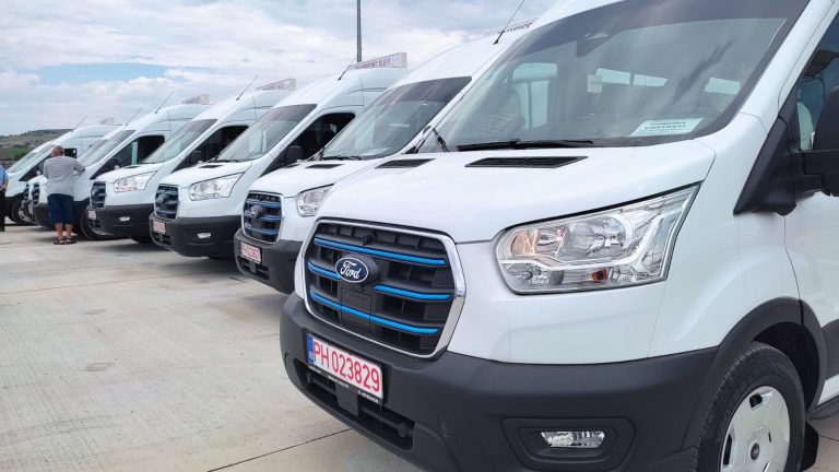 Autoritățile din Vicovu de Sus vor microbuze electrice pentru elevi