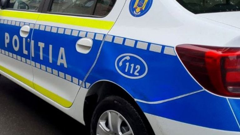 Bărbat fără permis a avariat o autospecială de poliție