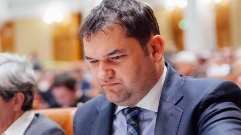 Consilierii primarilor din orașe, salarii de 8.000 lei. Comune cu 10.000 locuitori au 4 consilieri.