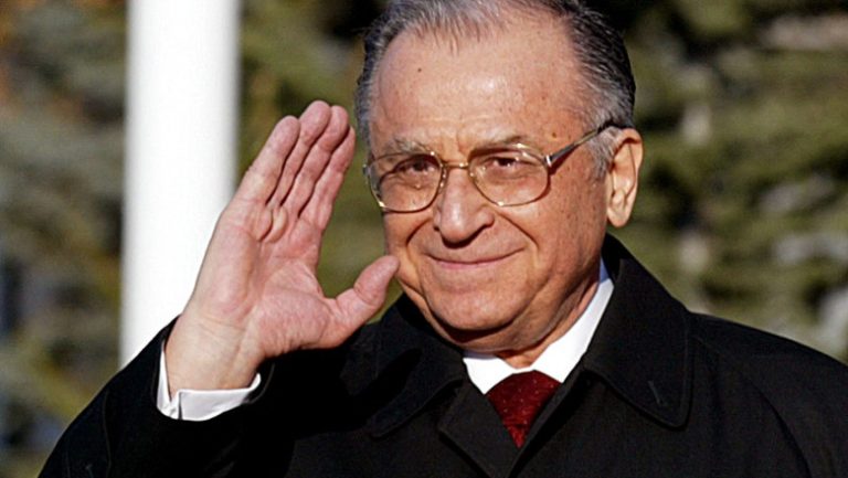 Ion Iliescu, în stare gravă, primește îngrijiri medicale